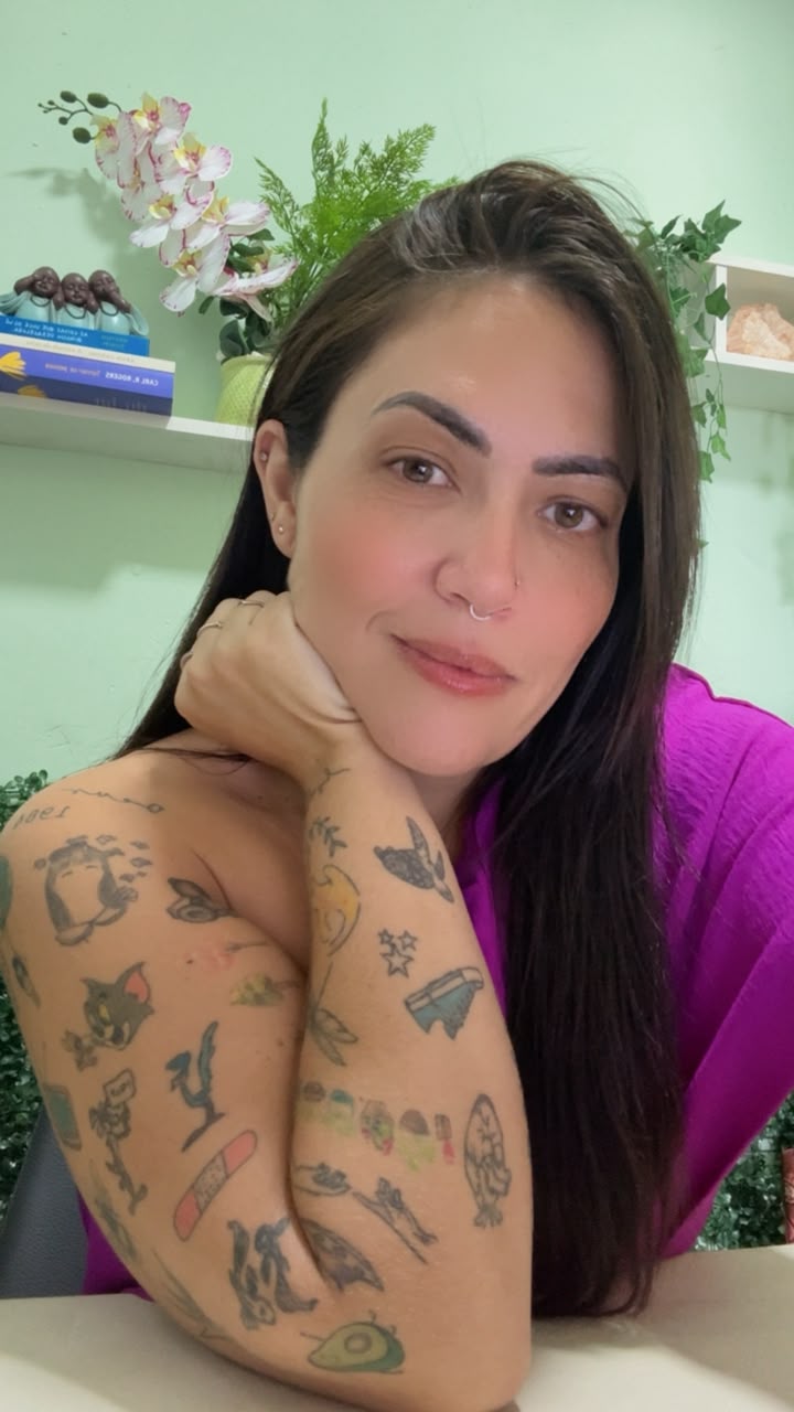 Regislene Carvalho em seu espaço profissional